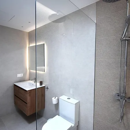 Nicole Apartman *